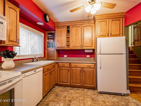 5th image of 29W606 Waynewood Dr