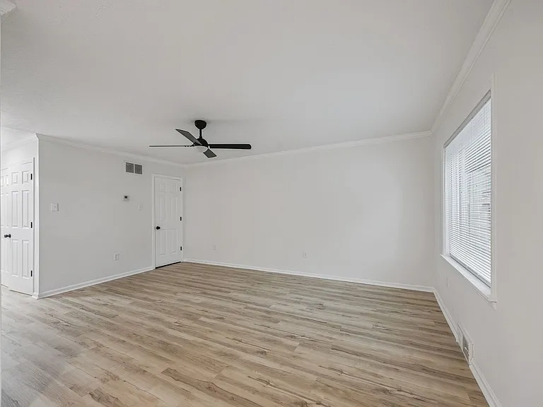 6137 Quince Rd — Photo 9