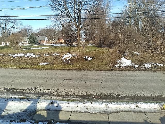 14000 sq ft lot