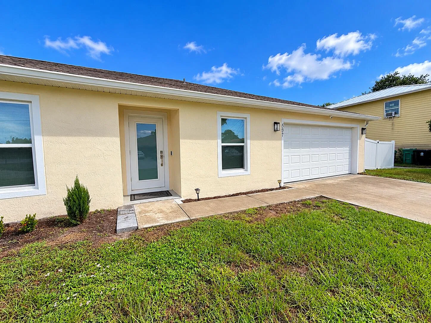 4 bed, 2.0 bath, 1806 sqft, $2,600 — Photo 2