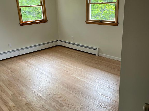 2nd image of 21 Cresthaven Dr