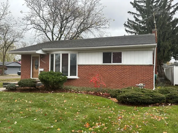 21442 Parkway St, Saint Clair Shores, MI 48082