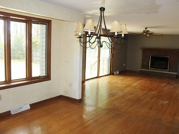 4th image of 6336 Hardwood Ln