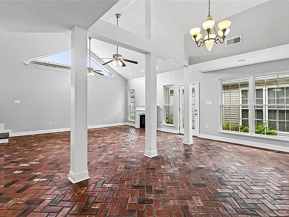 4th image of 45 E Chalmette Cir