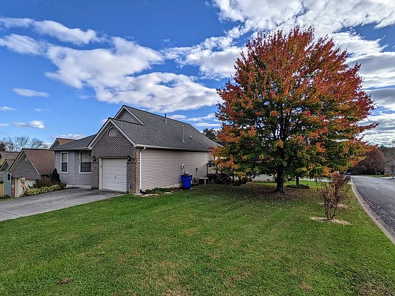 2nd image of 924 Sammara Way