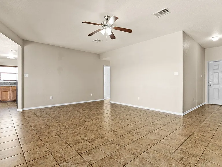 3408 Logsdon St — Photo 5