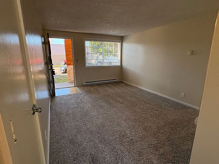 C2402 - Maple Court Apartments — Photo 29