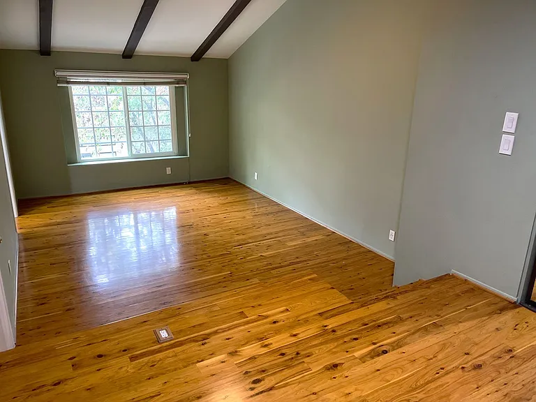 7100 Balboa Blvd #104 — Photo 8