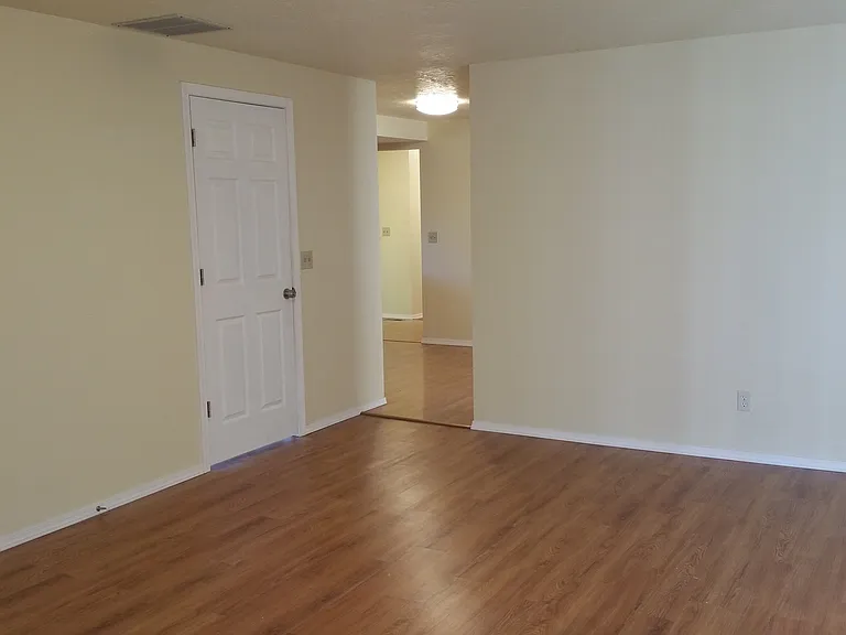 3617 Silverstone Dr NE — Photo 3