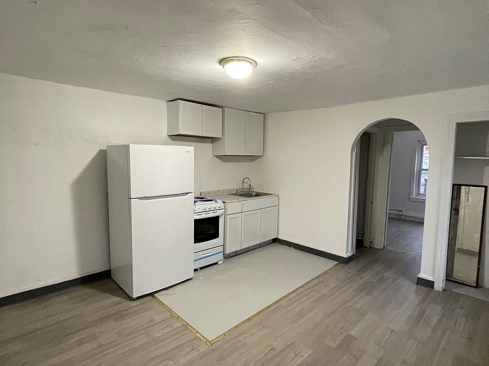 2nd image of 2113 Spring Garden St APT 3R