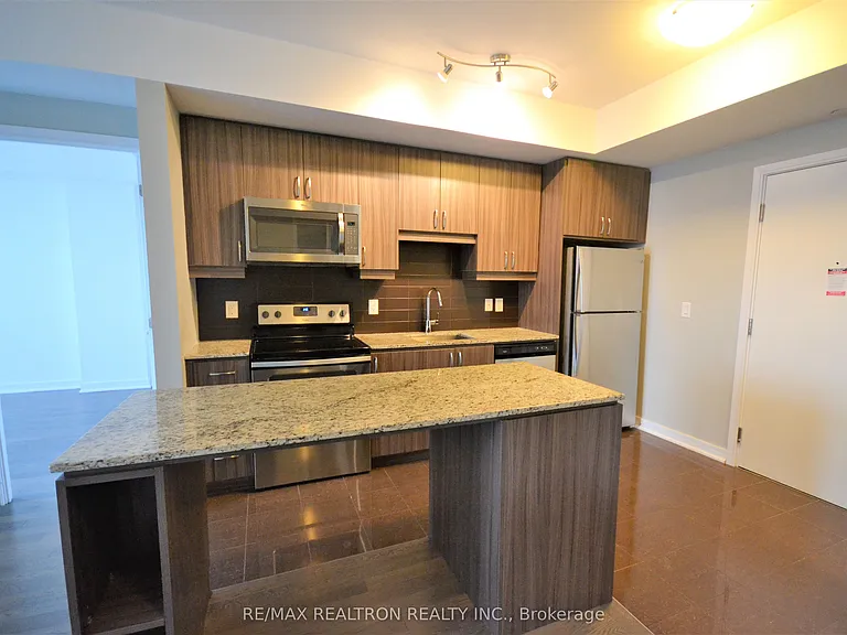 9201 Yonge St #703 — Photo 11