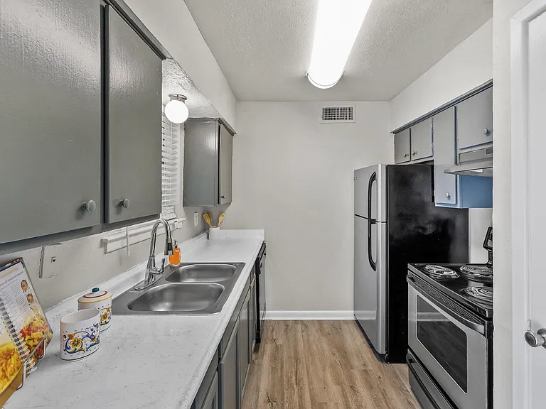 The Hayes Apartments — Photo 6
