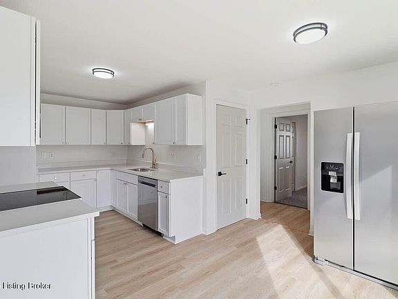 2nd image of 190 N Forrest Rd