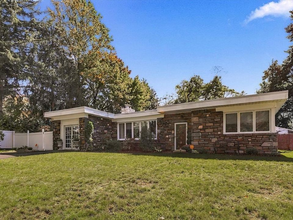 1st image of 716 Martens Ln
