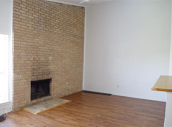 2nd image of 3425 Meadowmoor St