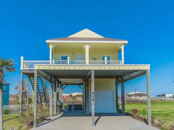 956 S Monkhouse Dr, Crystal Beach, TX 77650