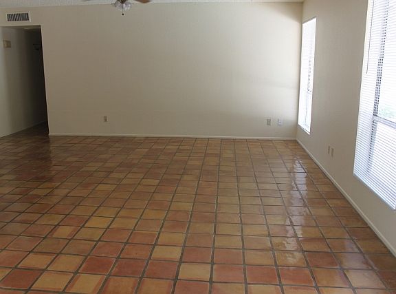 4th image of 926 E Le Marche Ave