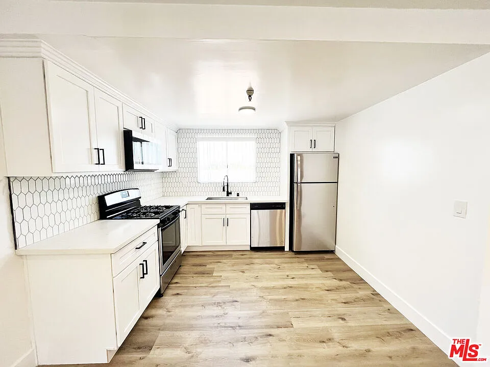 2 bed, 1.0 bath, 1000 sqft, $2,445 — Photo 3