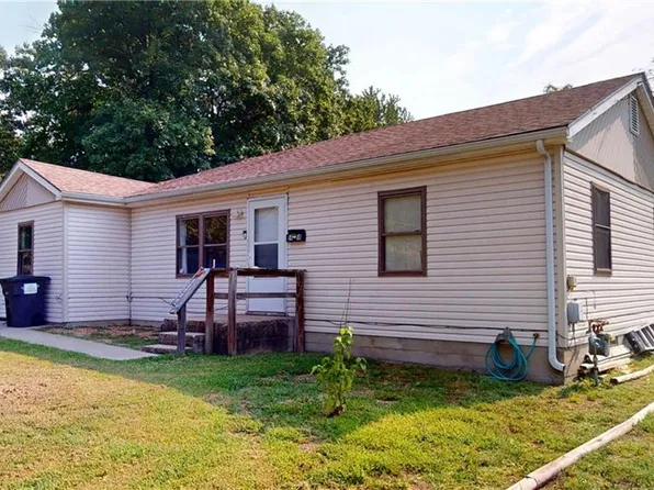 1418 N Cedar St, Nevada, MO 64772