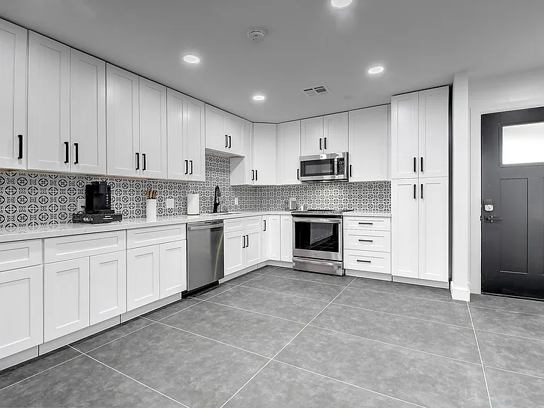 7513 E Cambridge Ave — Photo 1