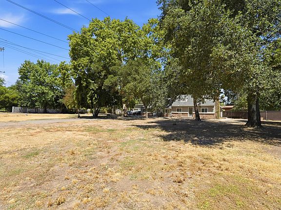3rd image of 1933 Los Robles Blvd