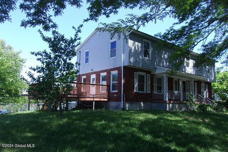 4th image of 220 Hansen Avenue