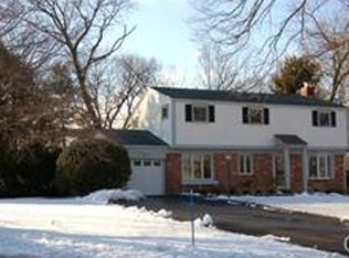 2 Hampshire Ln, Stamford, CT 06905