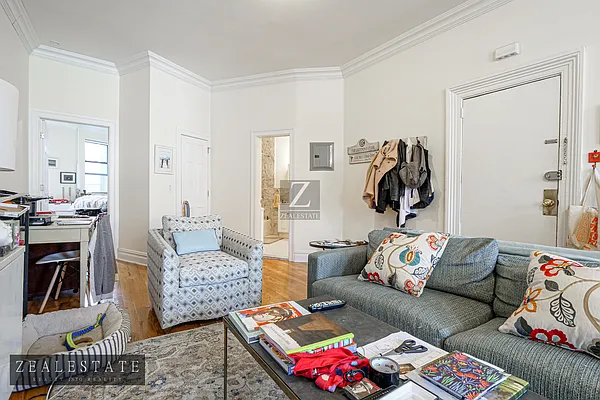 Rented by ZealEstate Group Inc | media 21