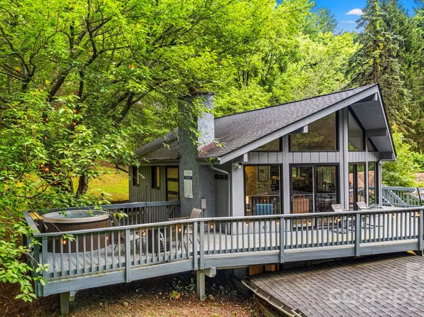 266 Chestnut Walk Dr, Waynesville, NC 28786