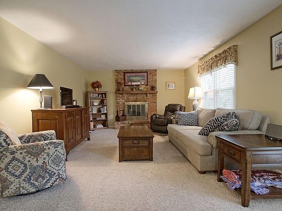 4th image of 7272 Cinnamon Woods Dr
