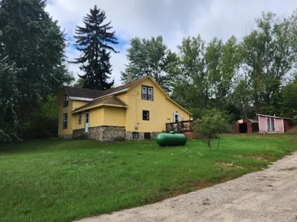 2768 S Center Hwy, Suttons Bay, MI 49682