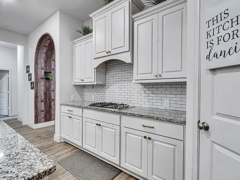 23311 Darst Field Trl — Photo 32