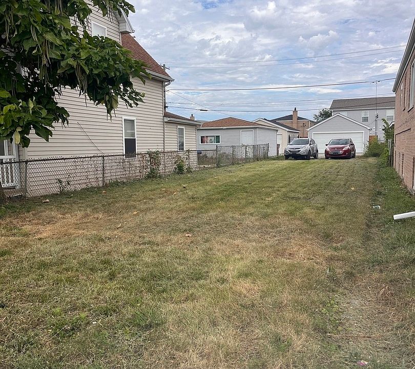 2nd image of 7506 W 64th St