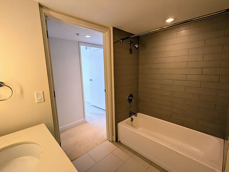 888 Kapiolani Blvd #811 — Photo 9