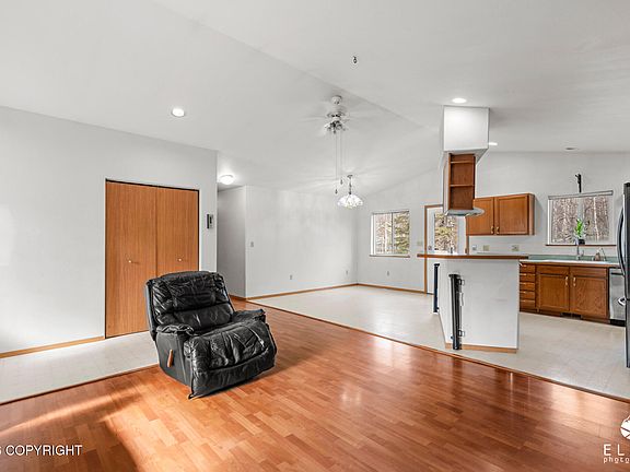 5th image of 1471 W Ridgeview Dr