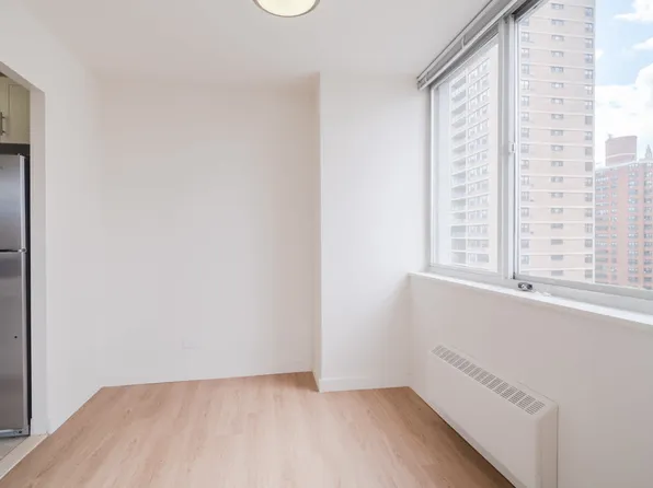 730 Columbus Avenue image 13 of 61