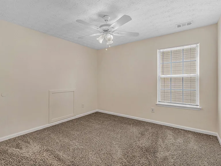 310 Sarasota Ln — Photo 28