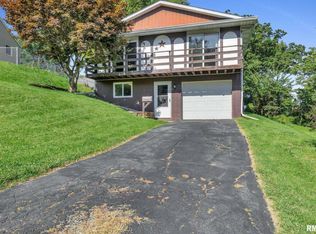 218 17th St, Silvis, IL 61282