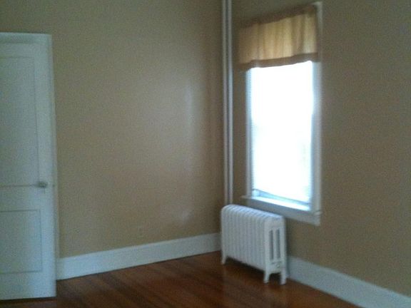 Bedroom opposite view