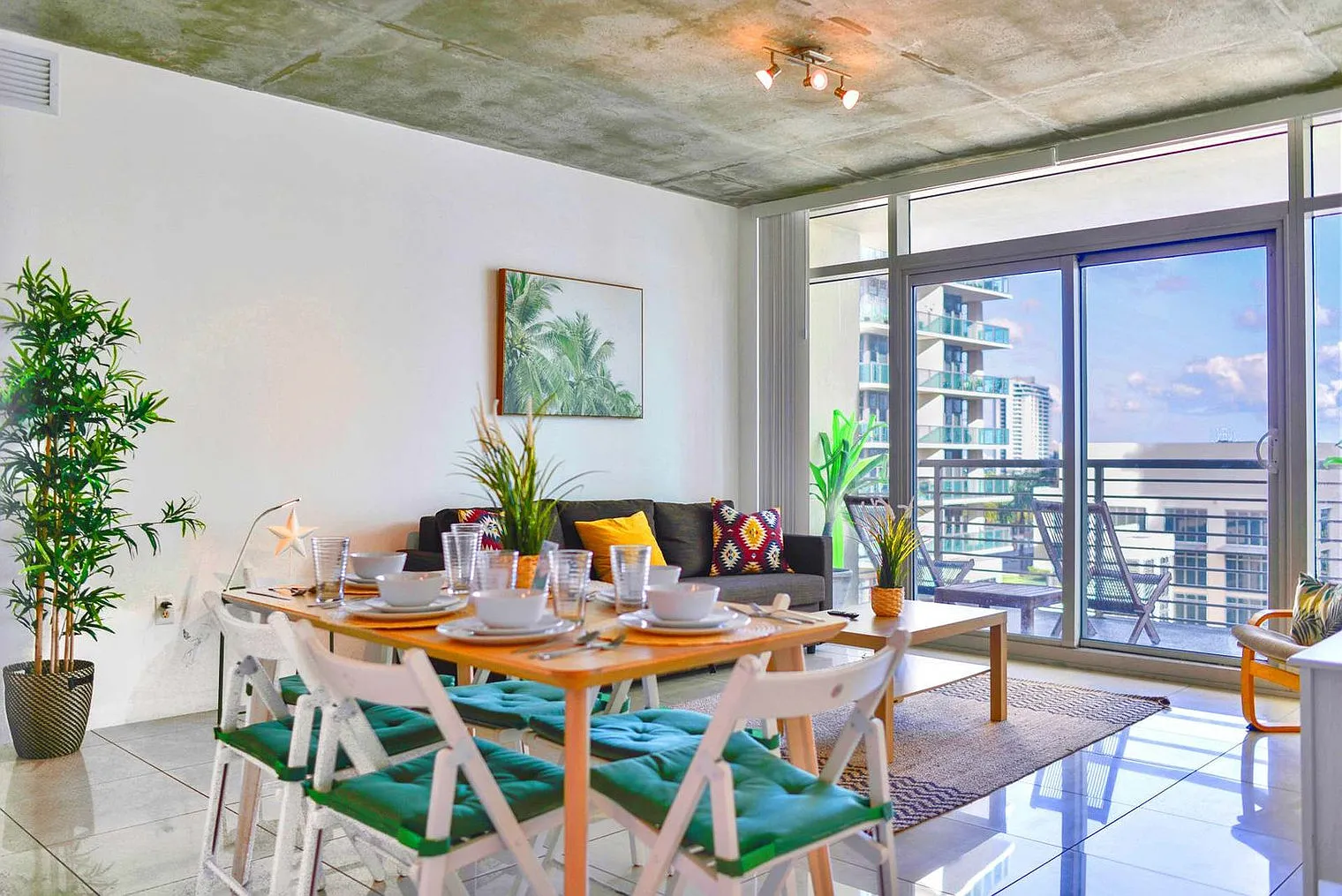 2 bed, 2.0 bath, 1011 sqft, $4,266 — Photo 4