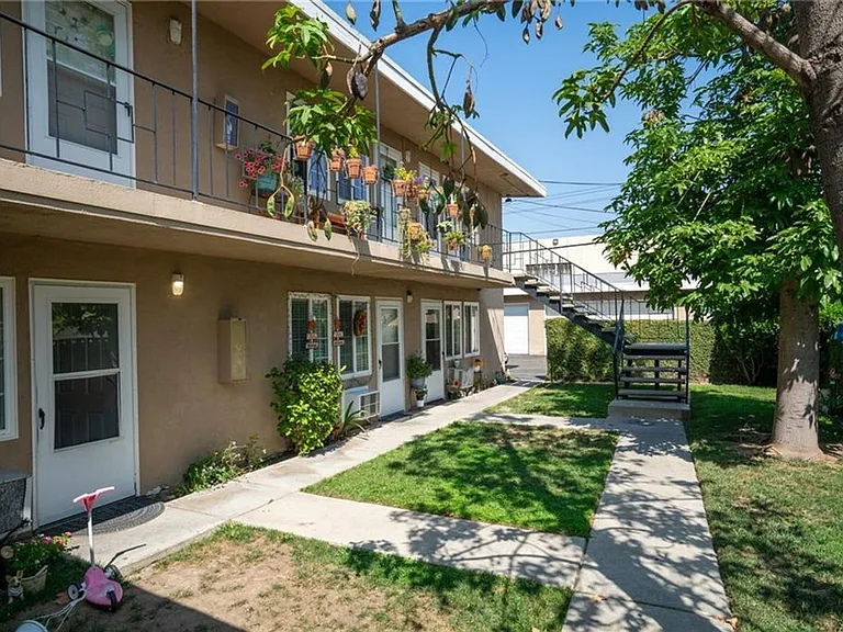 2119 E Westport Dr #7 — Photo 15
