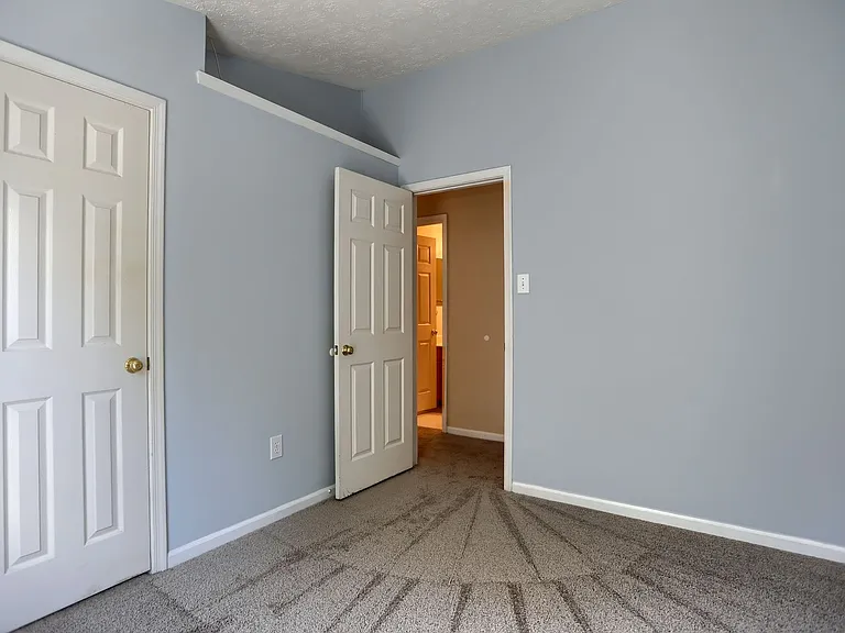 437 Ashton Ln — Photo 9