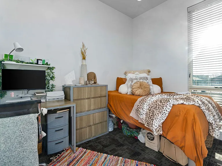 MAIN608 — Photo 9