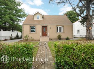 562 Decatur St, Uniondale, NY 11553