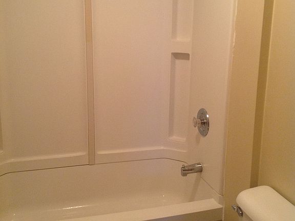 5th image of 527 Telford Ave APT A
