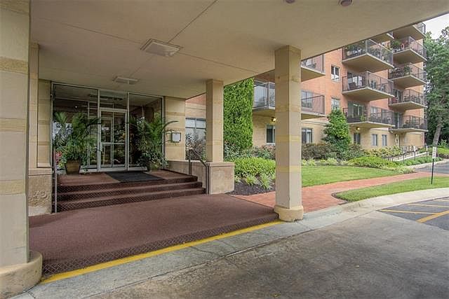 1st image of 4550 Warwick Blvd APT 205