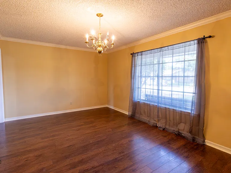 1535 Primrose Dr — Photo 6