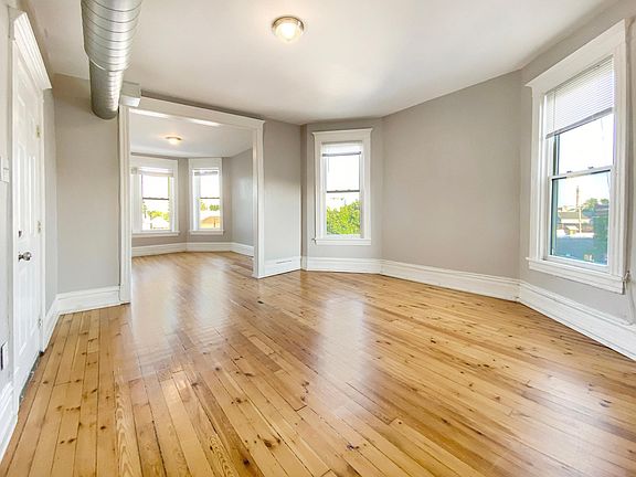 5th image of 2112 N Maplewood Ave #3