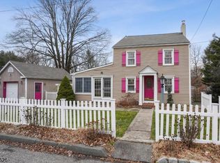 14 Cherry St, Chester, NJ 07930
