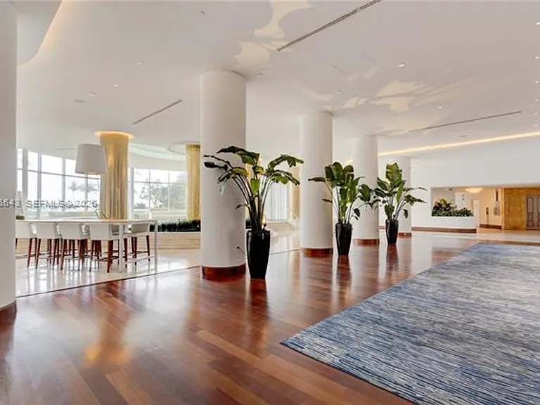 5161 Collins Ave #516 — Photo 7